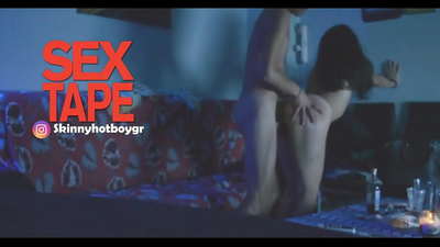 ချစ်ဖို့ကောင်းတဲ့ ကျောင်းသူလေးဟာ သူ့ရည်းစားနဲ့